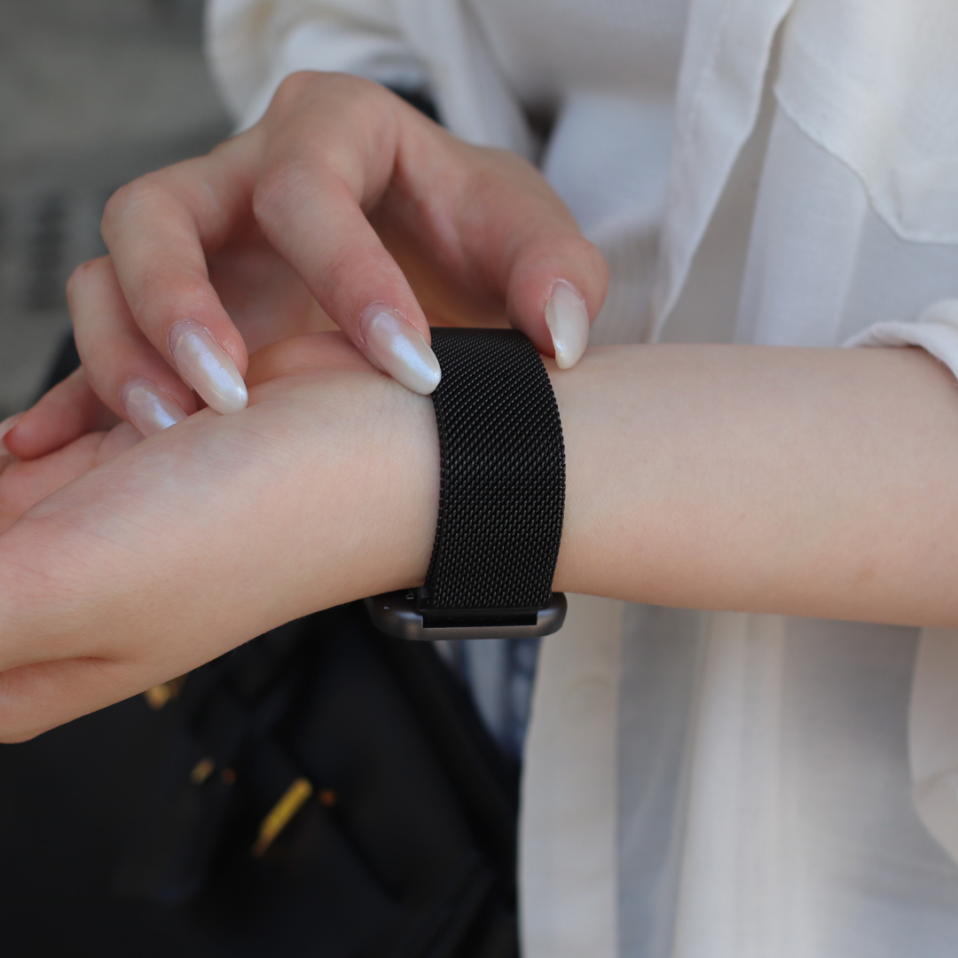 EE03 スマートウォッチ ブラックxステンレスメッシュブラック  BK M BKマグネット式 ミラネーゼループ ベルト幅20mm